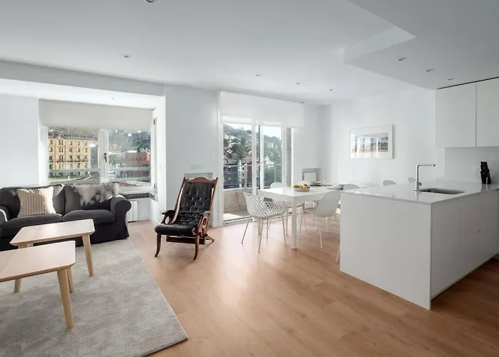 Bright With A/c, Parking Optional Apartament