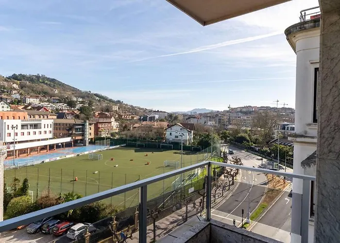 Bright With A/c, Parking Optional San Sebastian