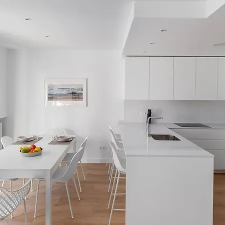 Bright With A/c, Parking Optional * San Sebastian