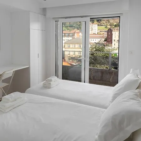 Apartment Bright With A/c, Parking Optional *