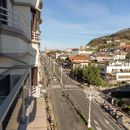 Apartment Bright With A/c, Parking Optional *