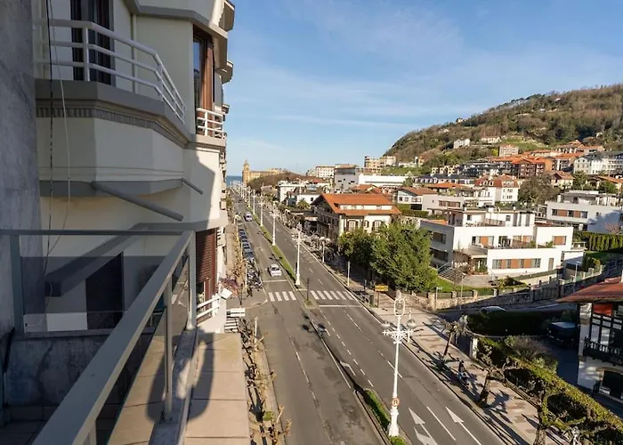 Апартаменты Bright With A/c, Parking Optional *